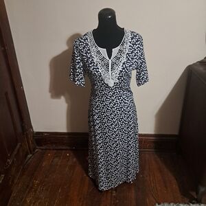 DR14 NWT Just Fashion Now Dress Sz Sm Lace Neck Side Zip Long Midi Navy White
